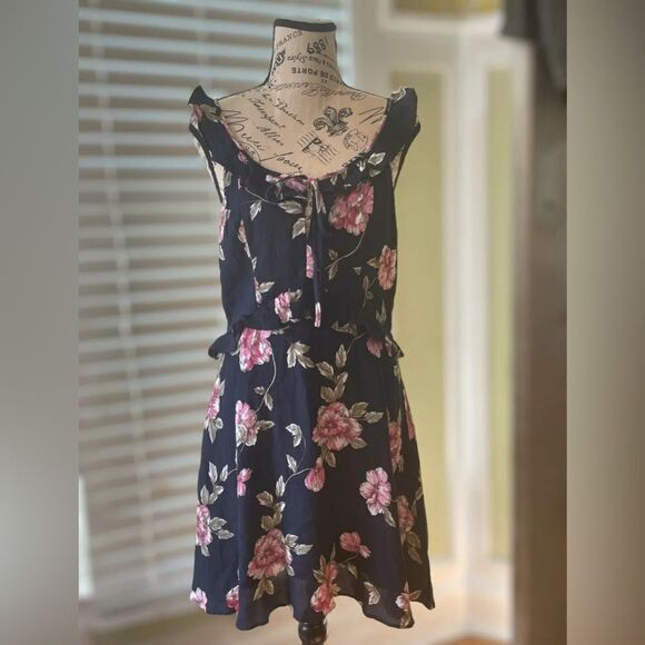 Cupcakes & Cashmere Women’s Size Small Loraine Ruffled Floral Mini Dress In Ink - Picture 5 of 15